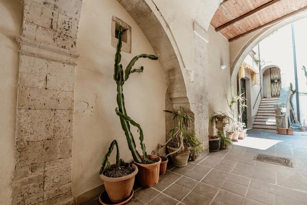I Dammusi Di Via Vittorio Veneto Apartment Syracuse Bagian luar foto